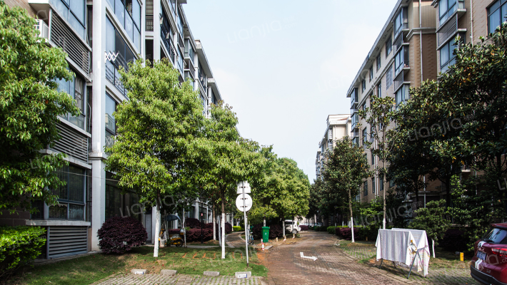 富興景城外景图