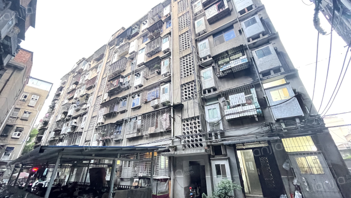 钉丝厂家属院外景图