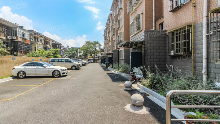 青龙公寓外景图