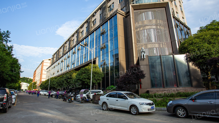 芯城科技园外景图