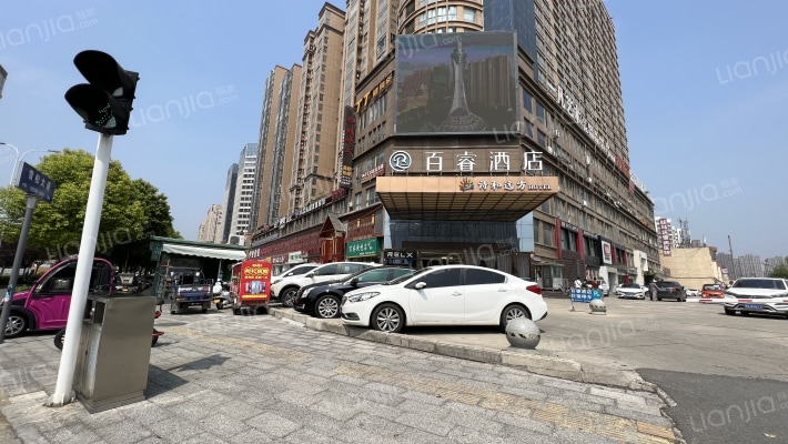 远景时代广场外景图