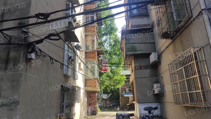 解放大道96号外景图