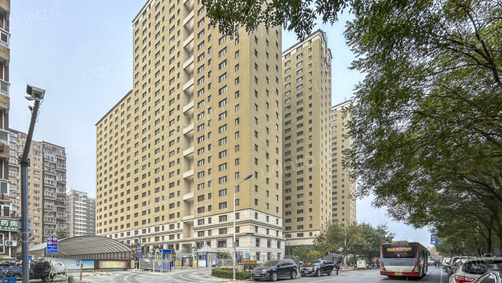 高教大楼外景图