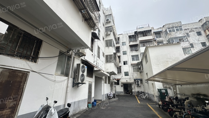 财政局宿舍楼外景图