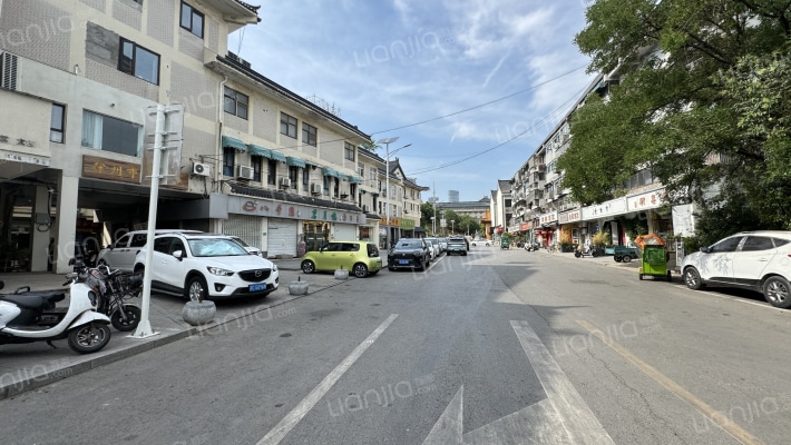 彭城南路博物馆东侧文物市场外景图