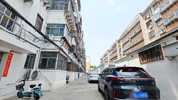 小学路西回迁楼外景图