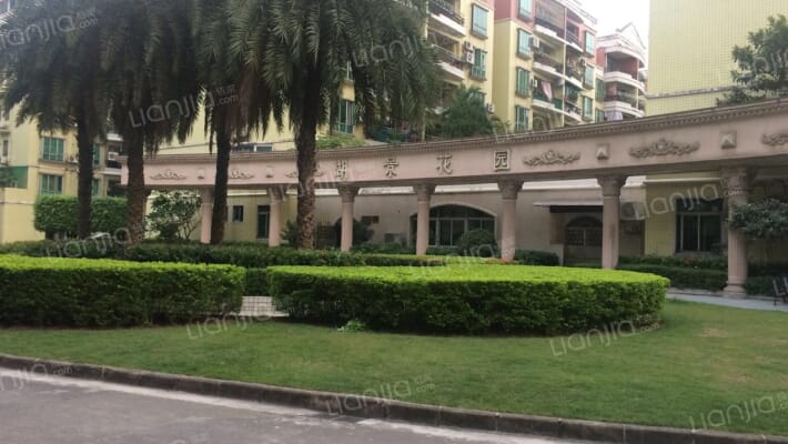 湖景花园外景图