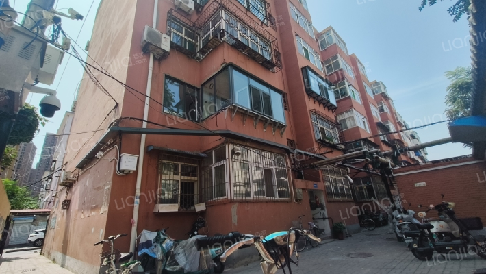 市服务公司住宅楼外景图