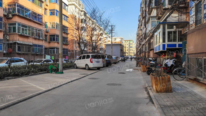 冶建一小区外景图