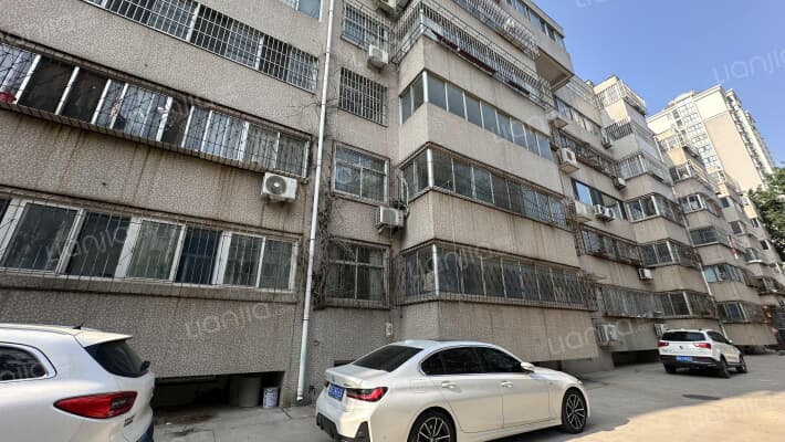 中兴房地产宿舍外景图