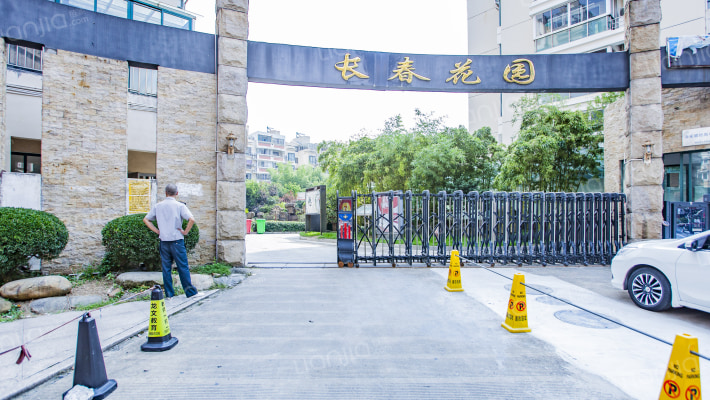 长春花园外景图