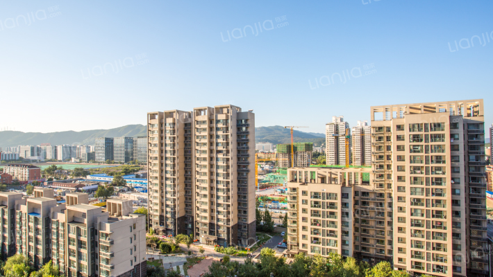 雍景山岚外景图