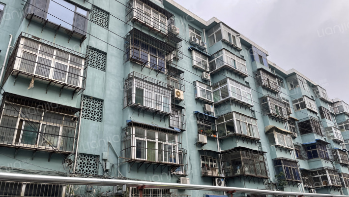 南酒厂家属院外景图