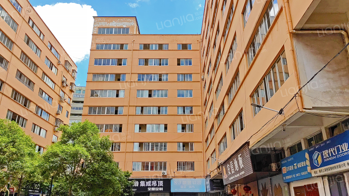 上来桥装饰市场外景图