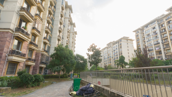 青山湾花园外景图