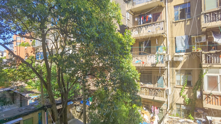 动力宿舍外景图