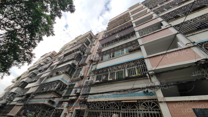 站前路商住楼外景图