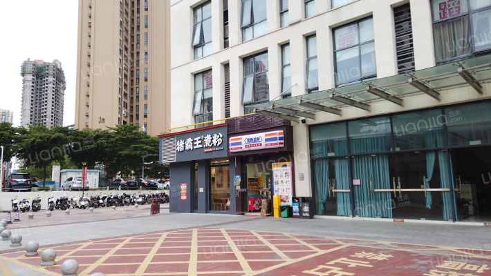 威宁邻家广场外景图