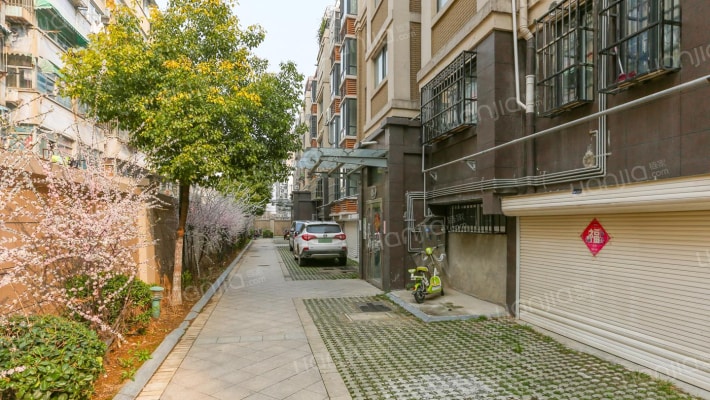 湖光山色南区外景图