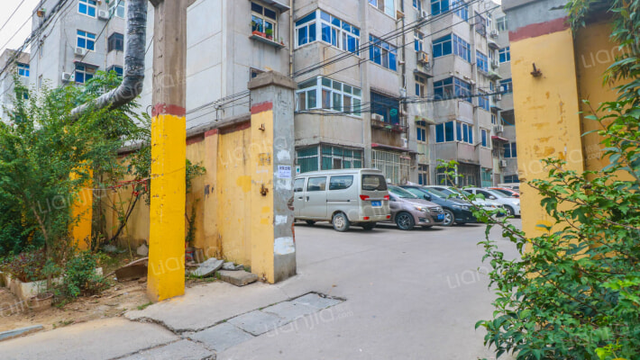 碾上百货公司家属院外景图