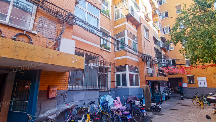 恒山地产回迁楼外景图