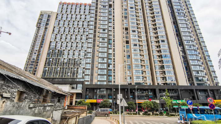 慢步江湾外景图