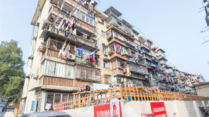 双莲寺街外景图