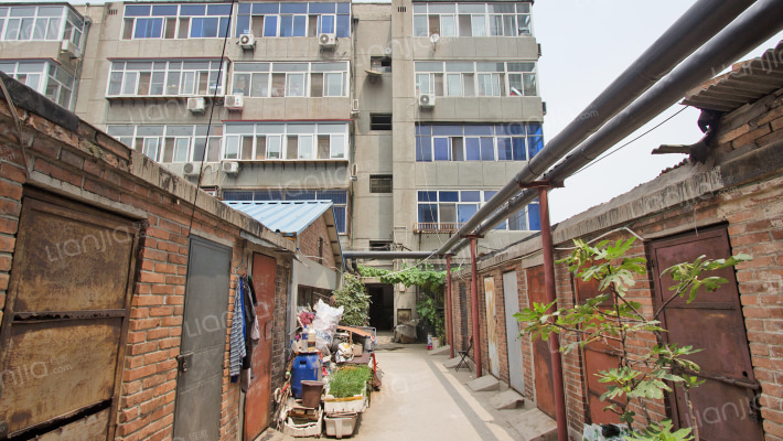 七一中路120号院外景图