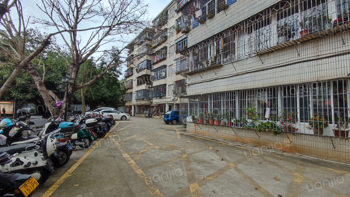 银行学校宿舍外景图