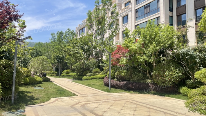 波尔多小镇外景图