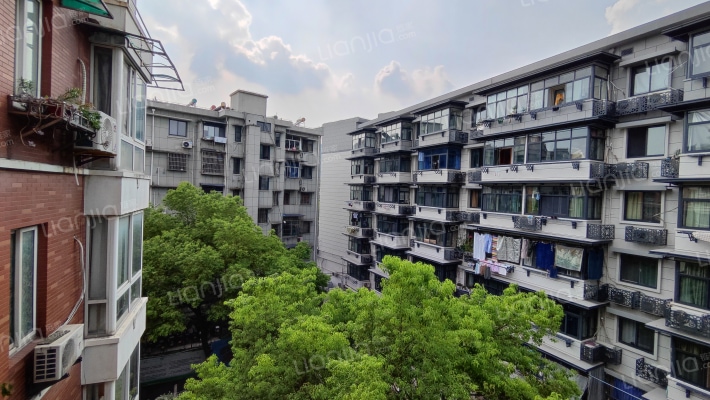 邱山大街92号外景图