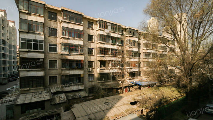 驼铃客车厂家属院外景图