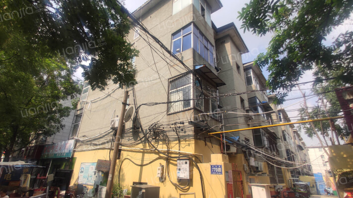 人保财险家属院外景图