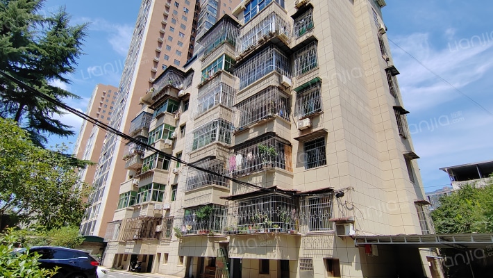 脑血管病医院宿舍楼外景图