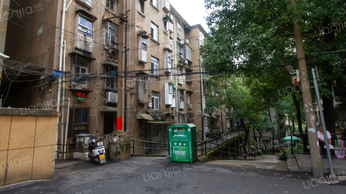 粮油局宿舍外景图