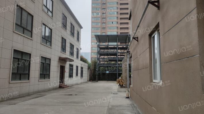 恋恋北城外景图