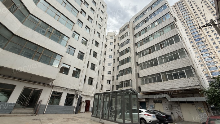 档案馆旁边家属院外景图