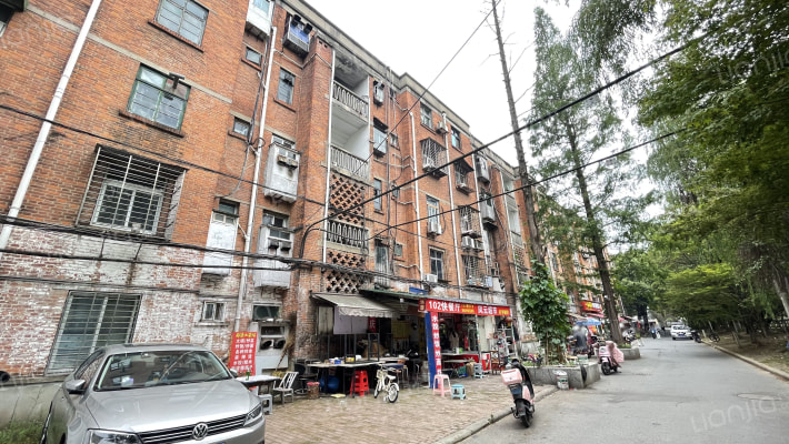 工业建筑学校102家属院外景图