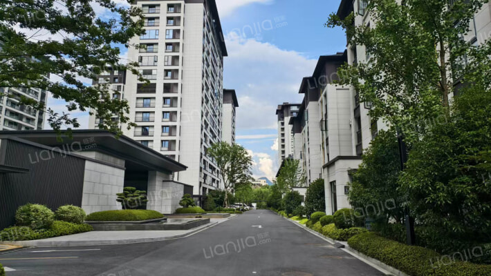 荣上青云府外景图