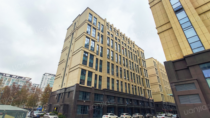 国豪金融保险中心外景图