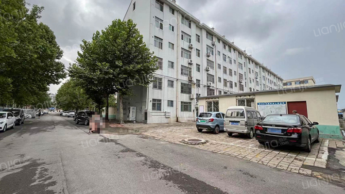 实验中学家属院外景图