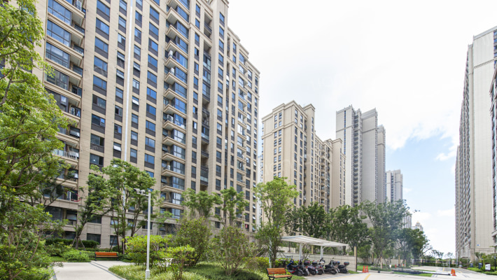 银洲金融中心东区外景图