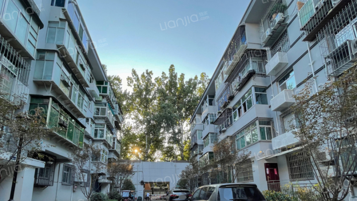 交大财经社区东家属院外景图