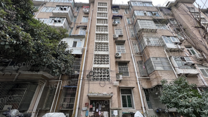 安徽水电学院职工生活区外景图