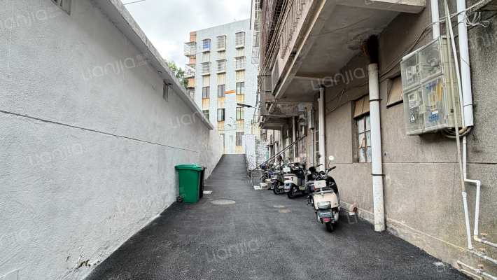 后山南外景图