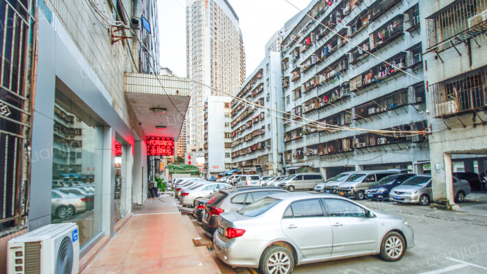 航运大厦外景图