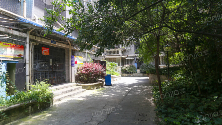 护国路商住楼外景图