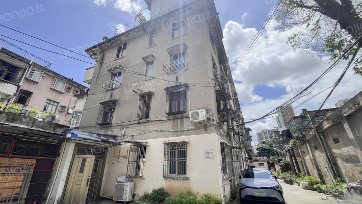 中糖宿舍外景图