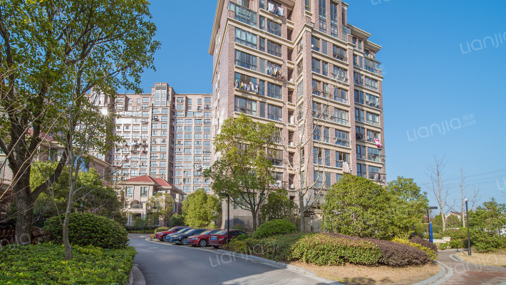 晏园枫庭外景图