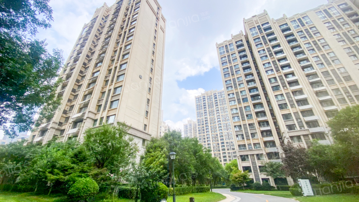 中国铁建国际城外景图